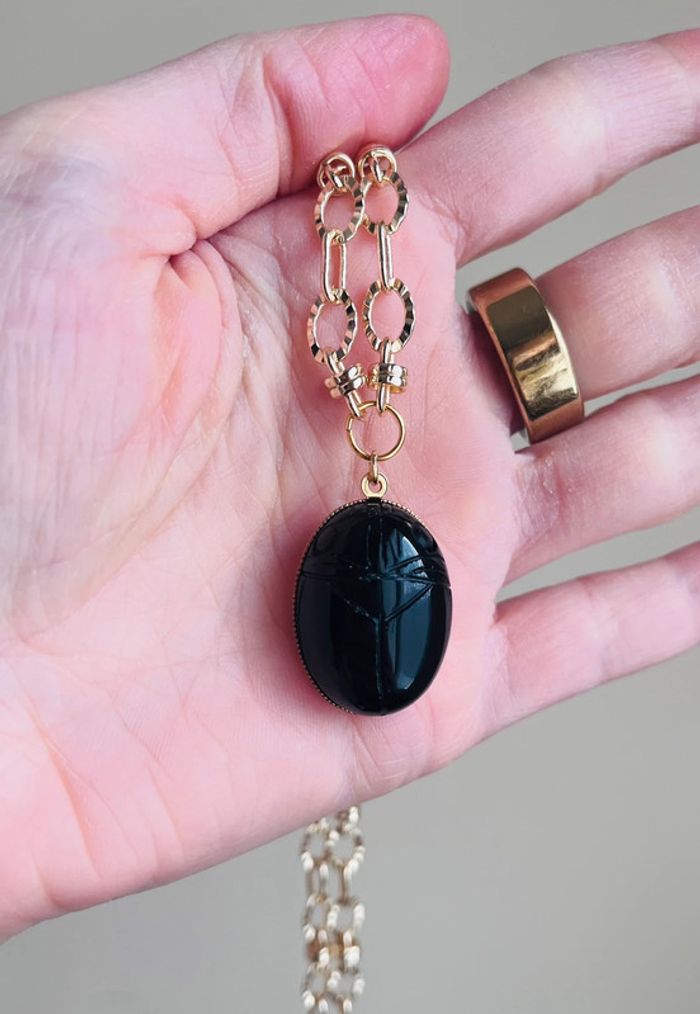 Sautoir amulette scarabée Onyx noir