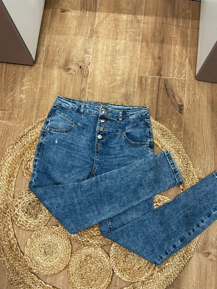 Jean taille haute Kiabi femme T38 - photo numéro 2