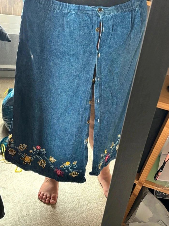 Jupe en jeans brodée fleurie taille 54-56• - photo numéro 2