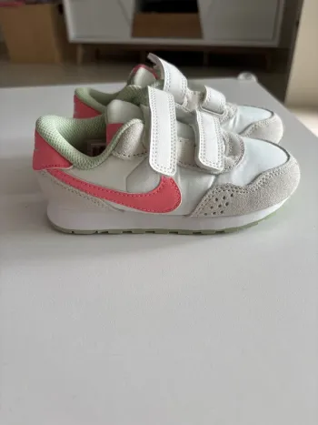 Basket Nike fille taille 26