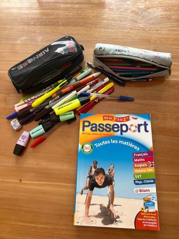 Vend lot cahier de vacances et stylos
