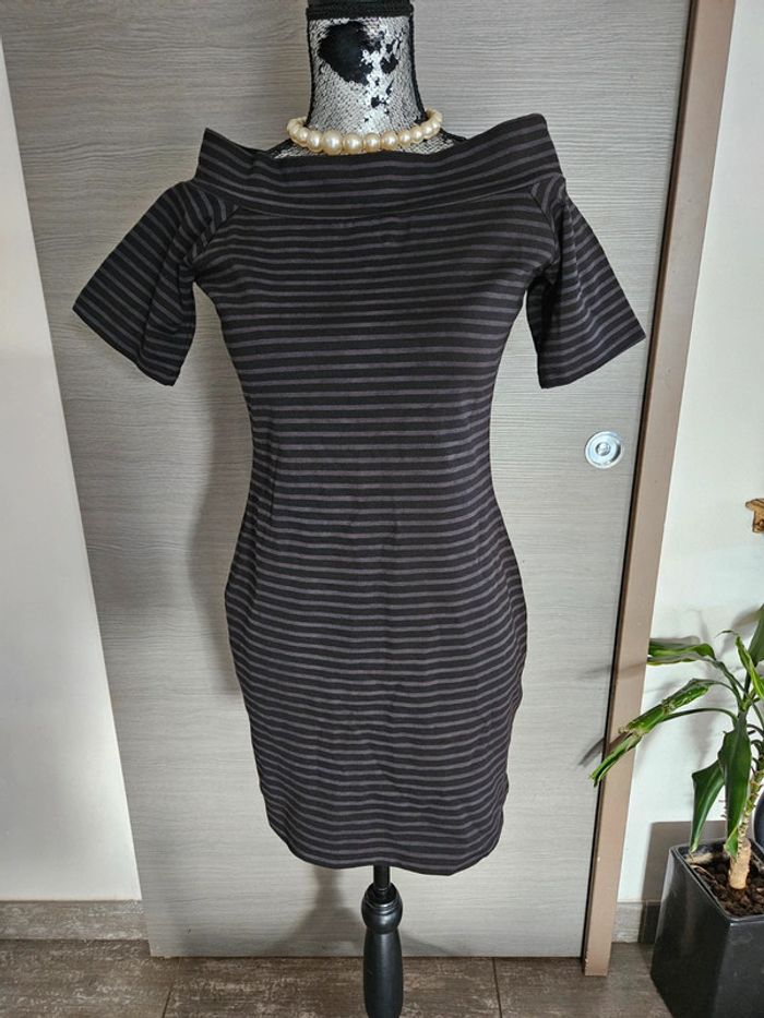 Robe noir moulante