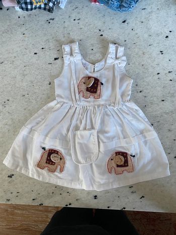 Jolie robe blanche brodée éléphant 1an