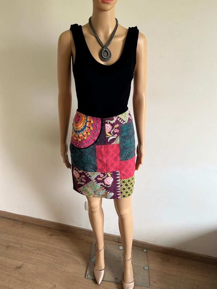 Jupe noire et multicolore Desigual taille 36 jamais portée - photo numéro 3