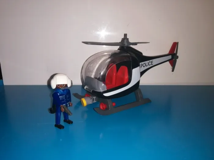 Thème* personnage & véhicule / police & hélicoptère