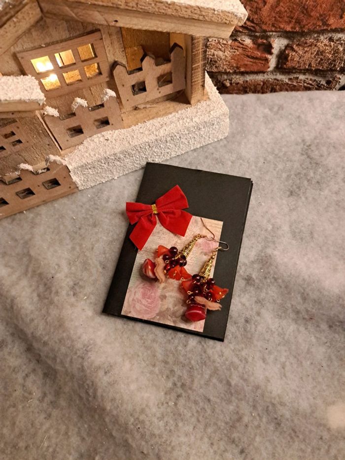 Boucles d'oreilles pendante rouge et doré