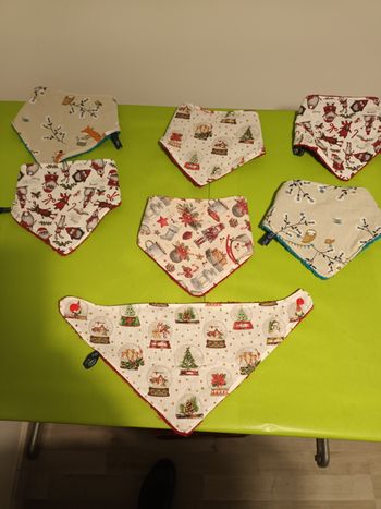 Lots bavoirs de Noël