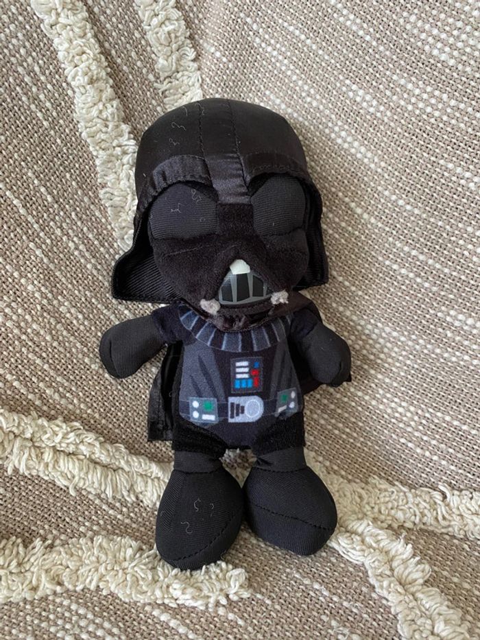 Peluche doudou 22cm Disney Star Wars Dark vador noir très bon état