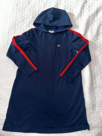 Jolie robe pull a capuche Lacoste 10 ans