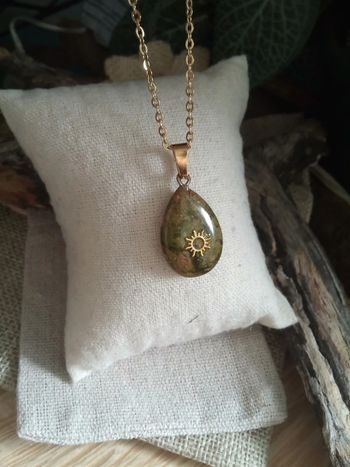 Collier pendentif en pierre d'unakite naturelle réversible