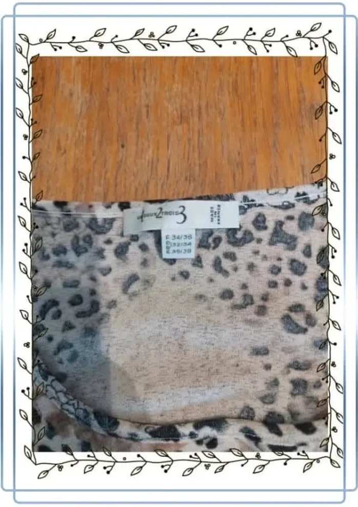 Tee-shirt manches courtes matière tulle, motif fleuri et léopard "123", taille 34/36, bon état - photo numéro 3