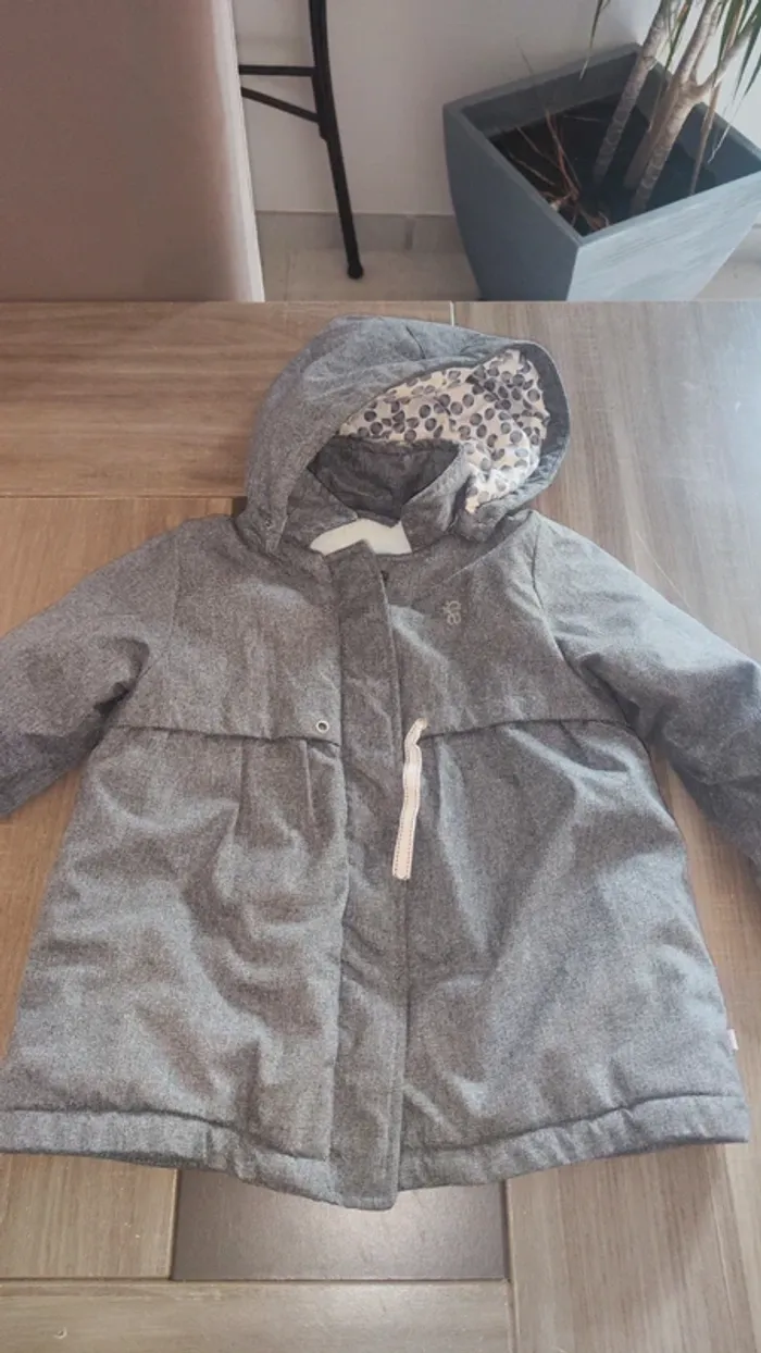 Manteau gris Obaïbi.