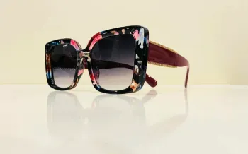 Lunette de soleil femme rectangulaire fleurie verres dégradés UV protection catégorie 3