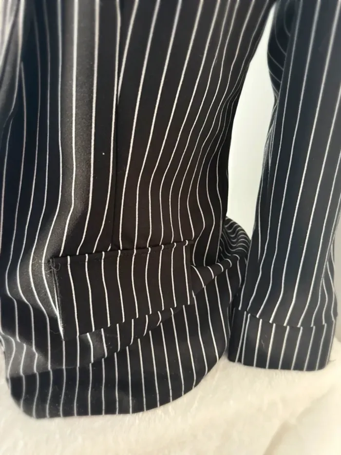 Blazer noir à rayures blanches – Taille S - photo numéro 3