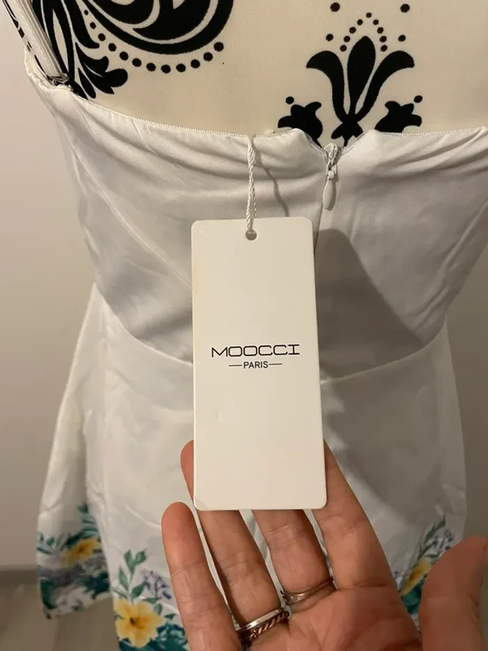 Robe neuve Moocci taille M ou 38 blanc à fleurs - photo numéro 6