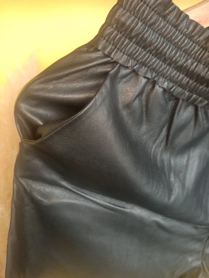 Short en simili cuir taille 14/15ans - photo numéro 3