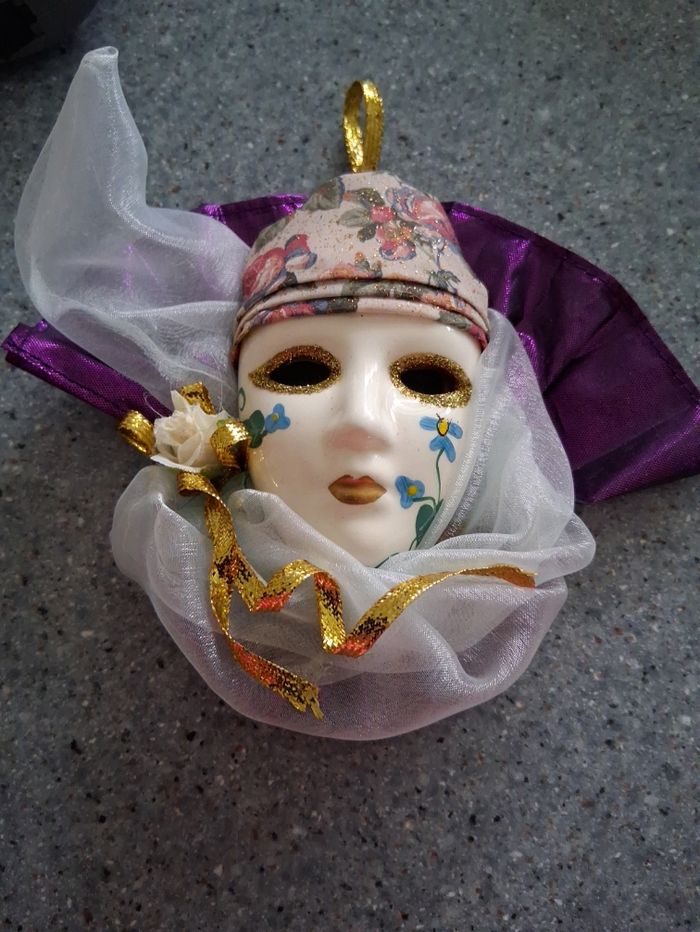 Masque vénitien porcelaine violet
