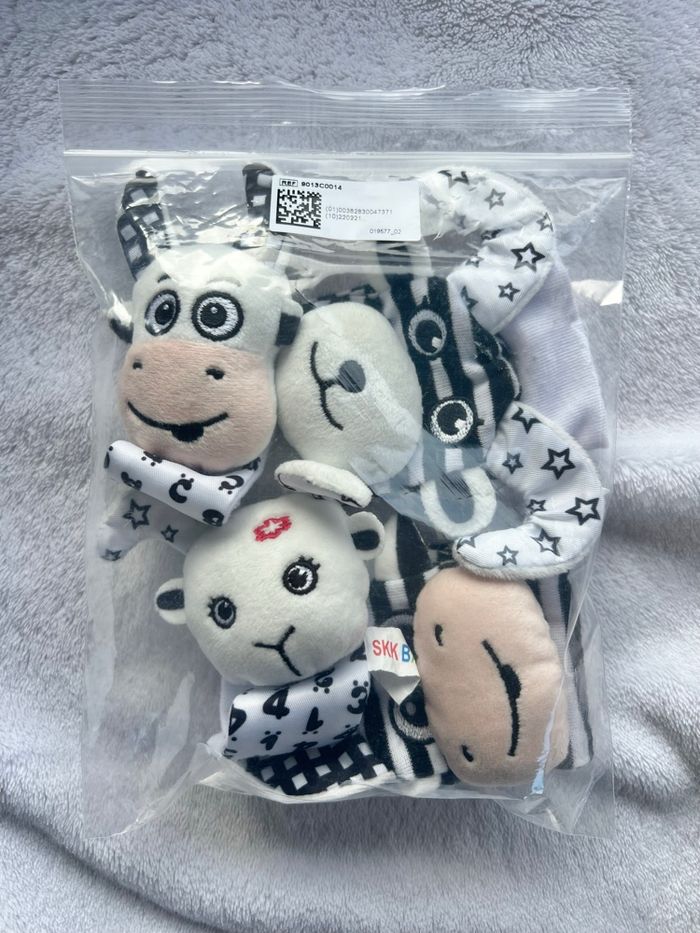 Chaussettes et hochets contrastés bébé - photo numéro 4