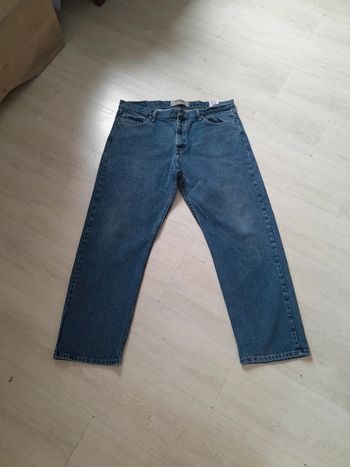 Jean wrangler large et court 37×30
