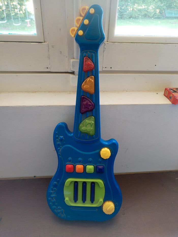 Guitare lumineuse et musicale