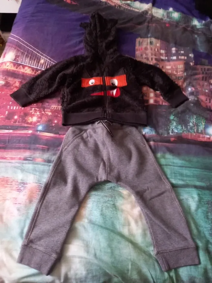 Ensemble 24 mois bon état