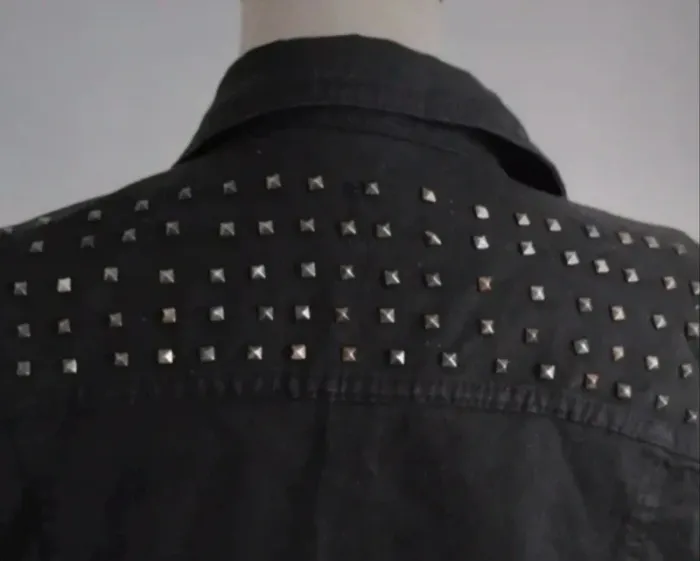 Magnifique Veste en jean noir clouté Zara taille 40-42 - photo numéro 3