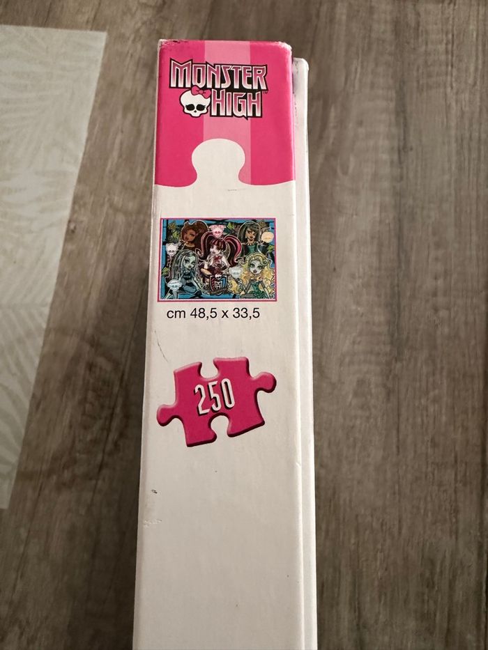 Puzzle Monster High Clementoni 250 pièces très bon état - photo numéro 2