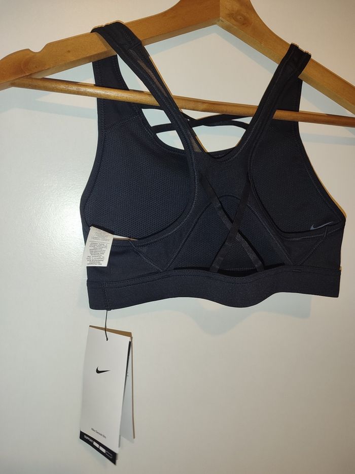 Brassière Nike neuve - photo numéro 2