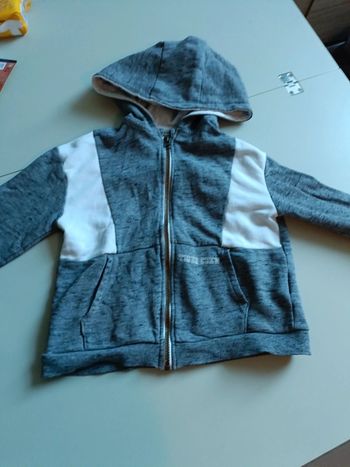 Gilet Kiabi 8 ans tigre