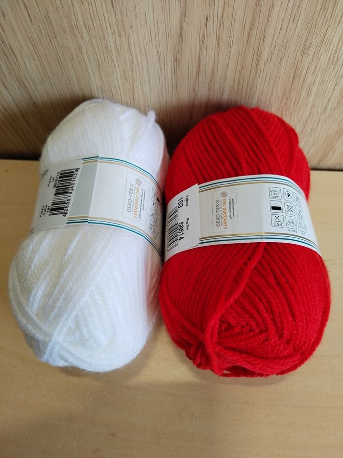 Lot de 2 pelotes de Laine couleur Noël - photo numéro 3