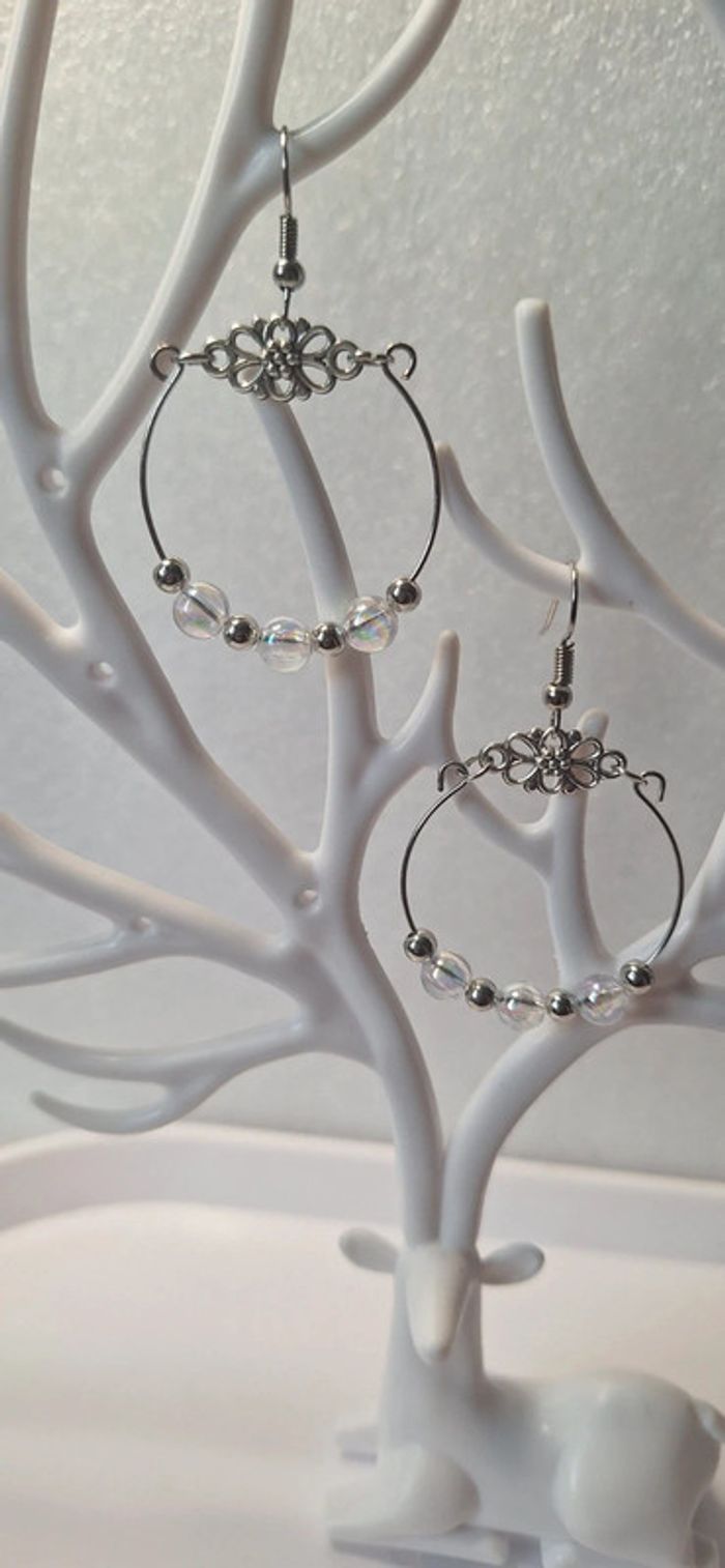 Petites paires de boucles d’oreilles faites main - photo numéro 3