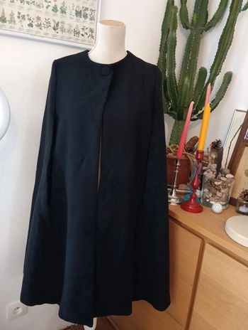 Cape noire Zara
Longueur 3/4
75% laine
Taille S