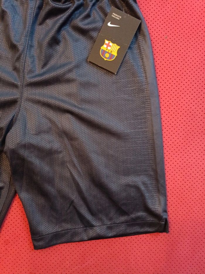 Short de foot FC Barcelone+ chaussettes, Nike Authentique Officiel taille 12/13 ans, Neuf - photo numéro 16