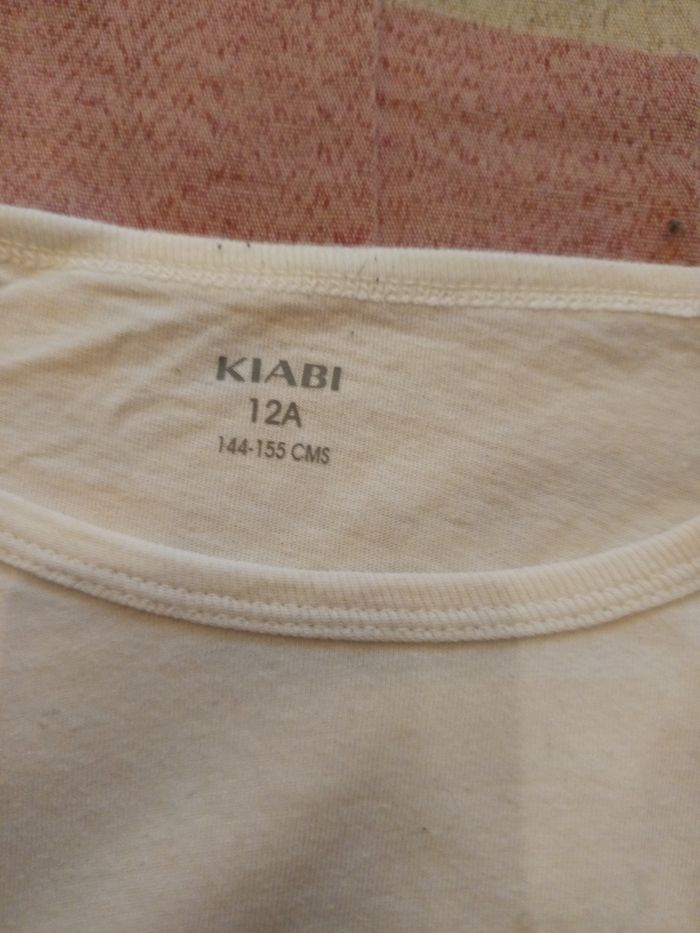 Lot de 4 t-shirt contenant trois t-shirt de la marque Kiabi et un t-shirt de marque Chris market kaaris - photo numéro 4