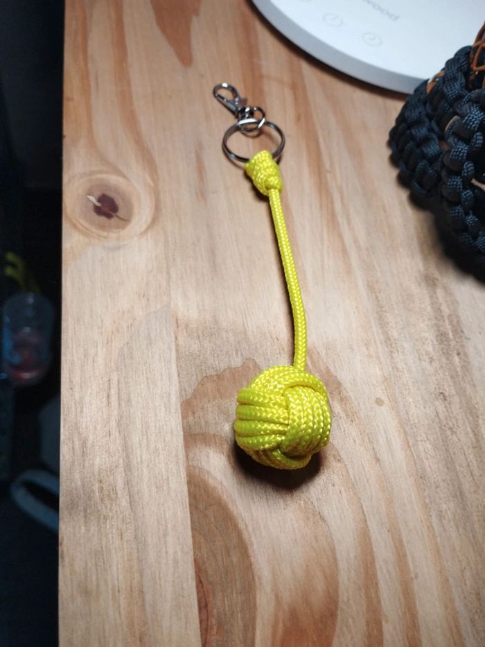 Porte clés pomme de touline