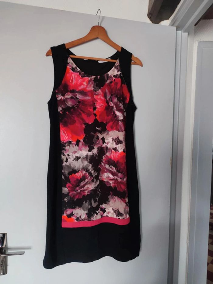 Robe courte noir motifs fleurie Julie Guerlande taille 42