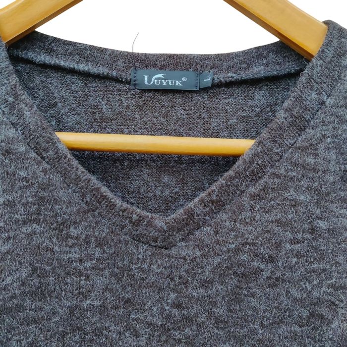 Pull homme col v  gris foncé en laine - photo numéro 3