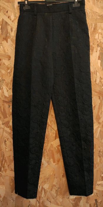 Pantalon noir à fleurs