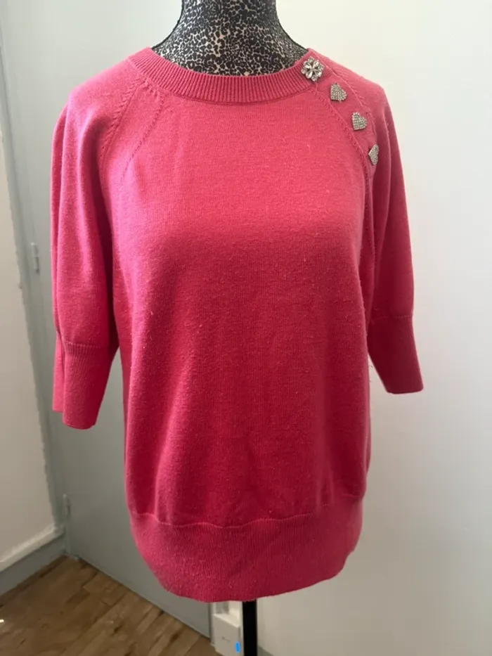 Pull rose Tara Jarmon – Boutons bijoux – Taille 3 – Très bon état