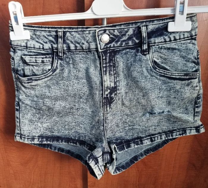 Short en jeans effet délavé (effet vieilli)et troué taille 40 - photo numéro 1