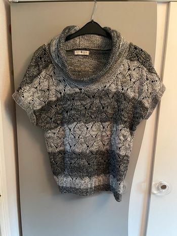 Très beau pull manches courtes cache cache col benitier