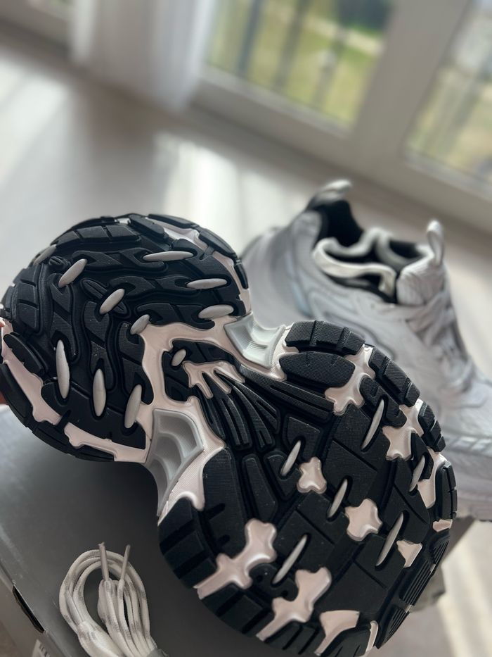 Balenciaga - photo numéro 3