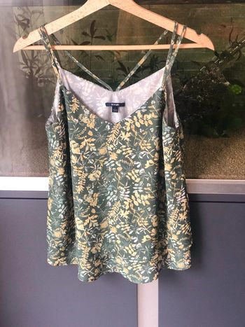 Débardeur vert fleuri