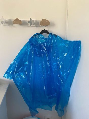 Cape de pluie 107 x 80 cm - NEUF