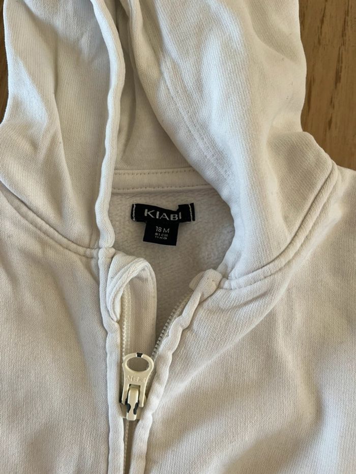 🤍 Gilet blanc à capuche – 18 mois – Kiabi 🧼 - photo numéro 3