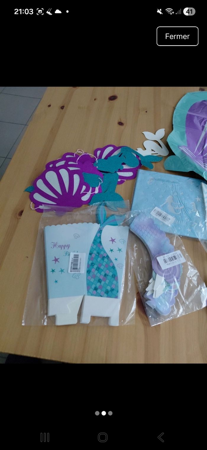 Lot d anniversaire sirene neuf, boîte pour confiserie et pop corn, serviettes, 3 guirlandes, un ballon, décorations pour cupcakes. - photo numéro 2
