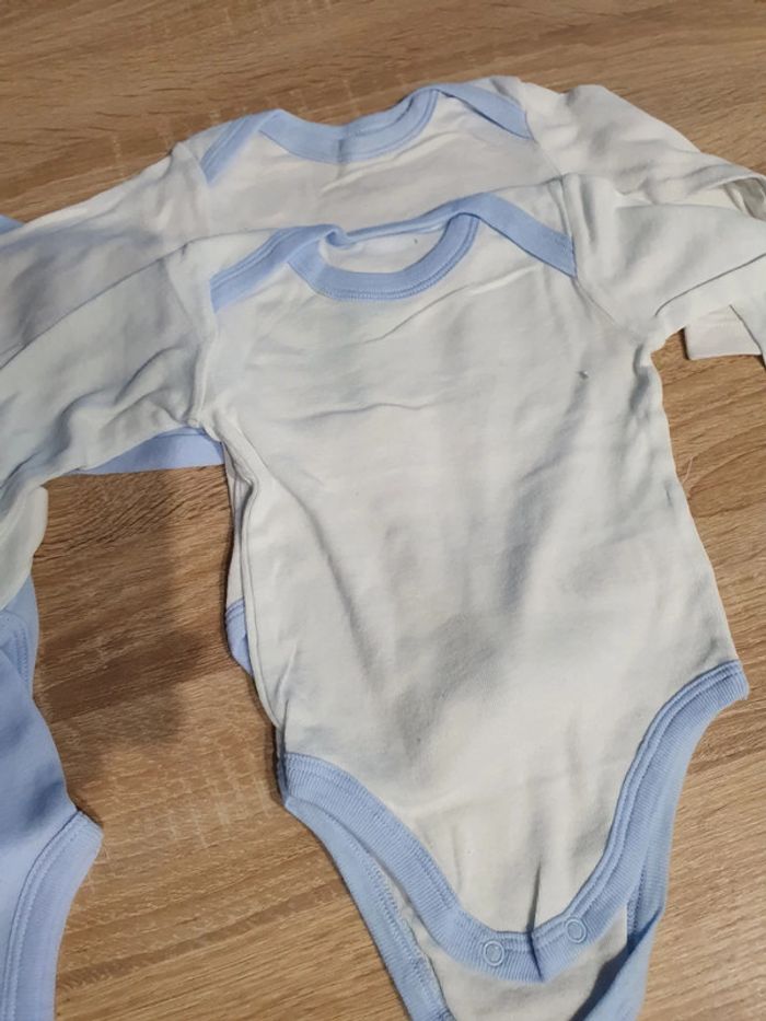 Lot 4 body bébé 9 mois - photo numéro 3