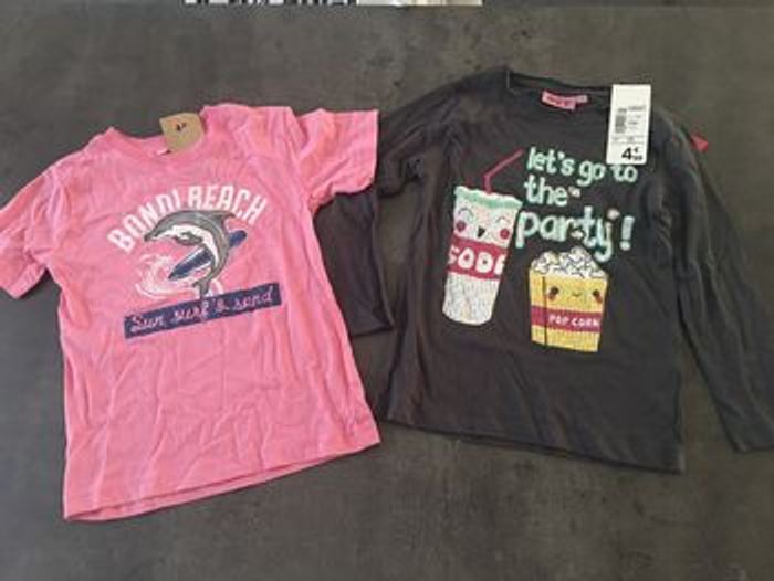 Deux tee-shirts neufs 5 ans