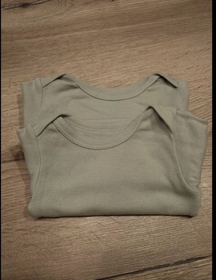 Lot 10 bodies, taille 6mois, collection 2025 - photo numéro 6