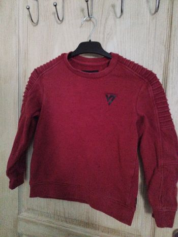 Pull rouge 7-8 ans